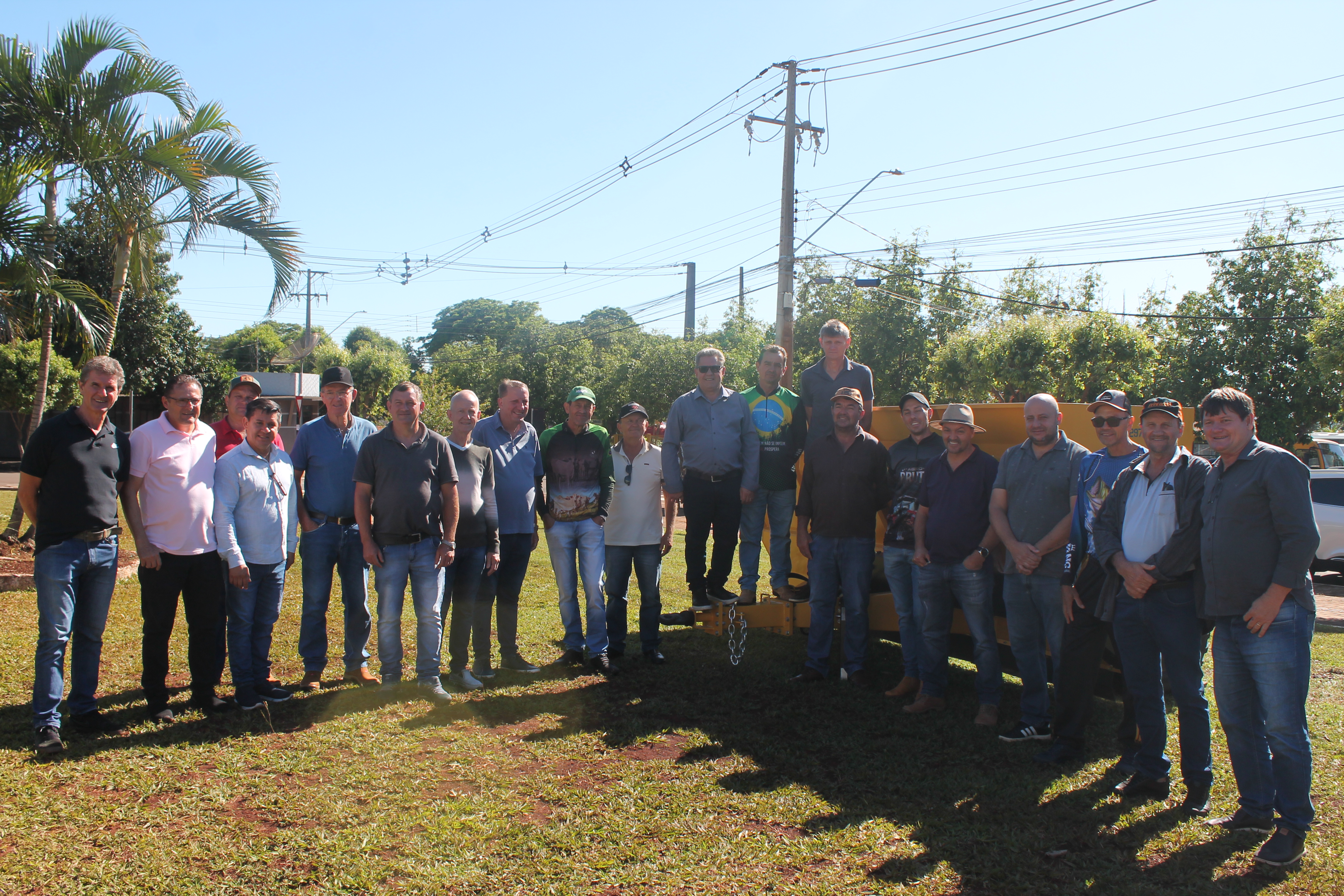 Entrega oficial de novos equipamentos agrícola